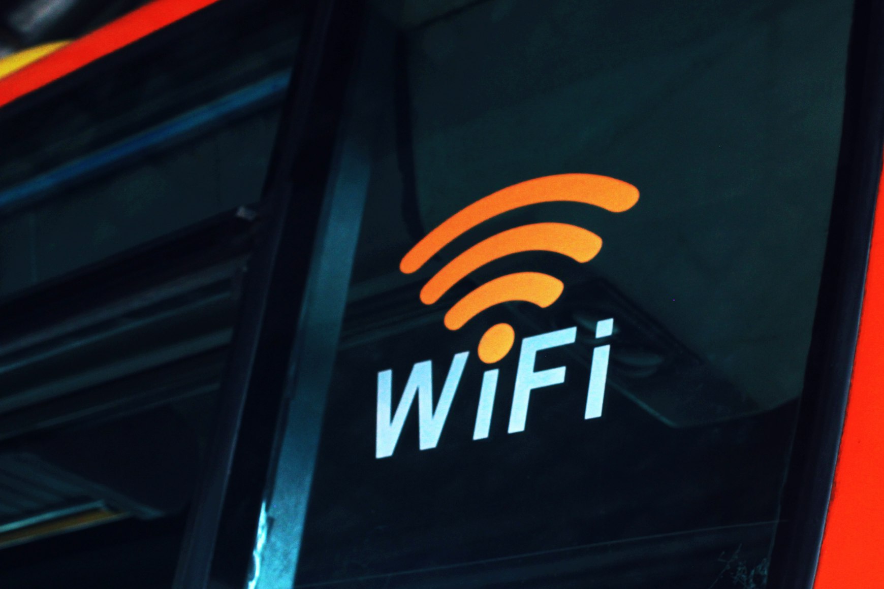 Wi-Fi 在微波爐旁變慢?聊聊頻率干擾的有趣冷知識